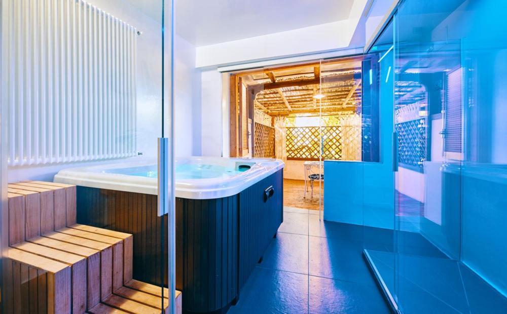 Suite Spa Bath Patio Spa Access